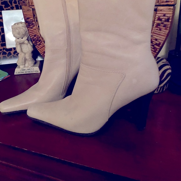 Steve Madden Bone Leather Boot. Good Condition - Picture 1 of 5